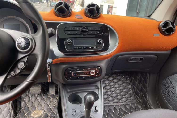 Used smart fortwo 2015 1.0L 52 kW Hardtop Passion Edition Audio And AC Panel