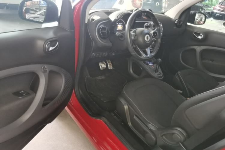 Used smart fortwo 2015 1.0L 52 kW Hardtop Passion Edition Driver Seat