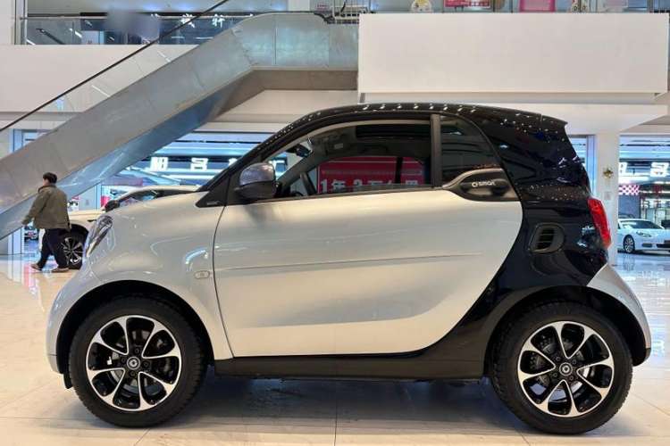 Used smart fortwo 2015 1.0L 52 kW Hardtop Passion Edition Exterior 1