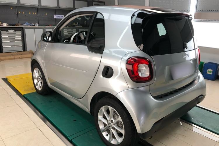 Used smart fortwo 2015 1.0L 52 kW hardtop Dynamic version Exterior 1