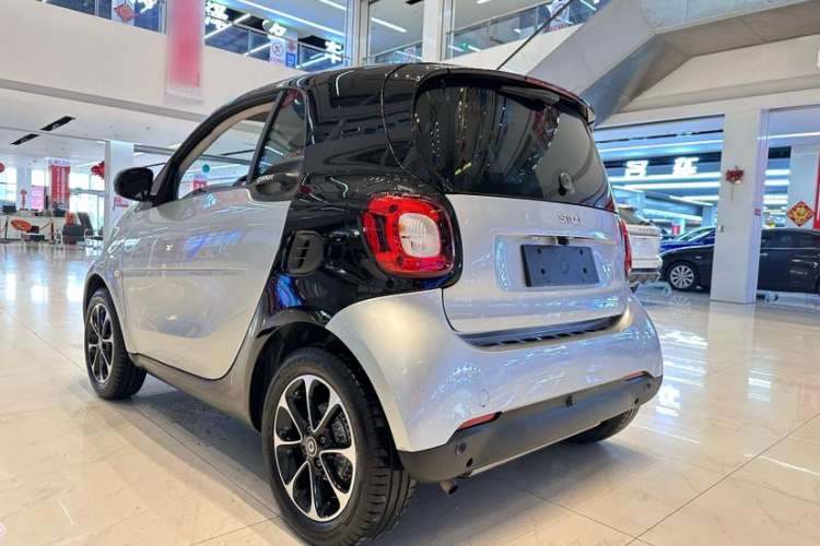 Used smart fortwo 2015 1.0L 52 kW Hardtop Passion Edition Exterior 2