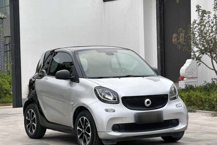 Used smart fortwo 2015 1.0L 52 kW Hardtop Passion Edition Exterior 2