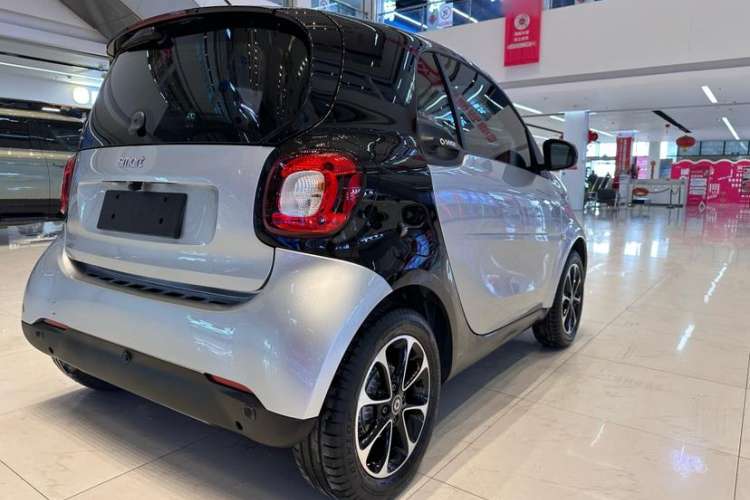 Used smart fortwo 2015 1.0L 52 kW Hardtop Passion Edition Exterior 3
