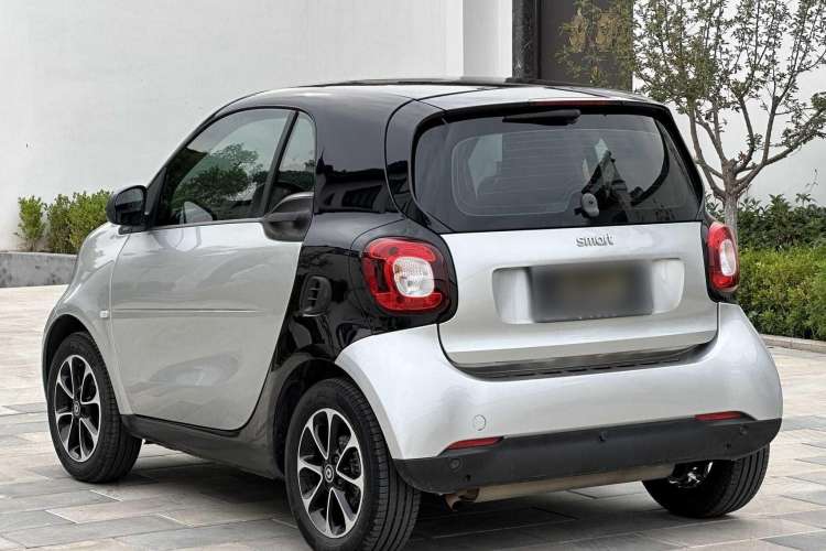 Used smart fortwo 2015 1.0L 52 kW Hardtop Passion Edition Exterior 3