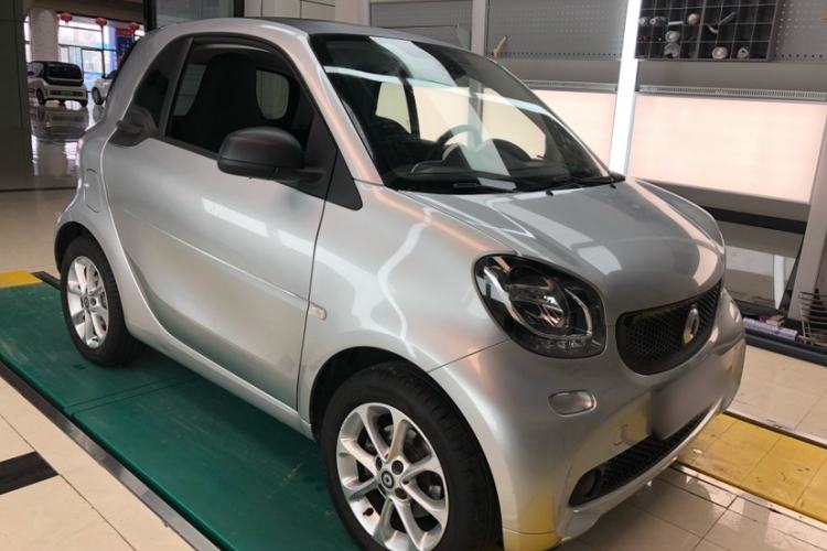 Used smart fortwo 2015 1.0L 52 kW hardtop Dynamic version Exterior 3