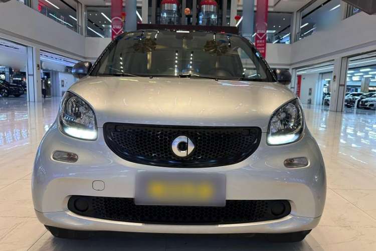 Used smart fortwo 2015 1.0L 52 kW Hardtop Passion Edition Exterior 4
