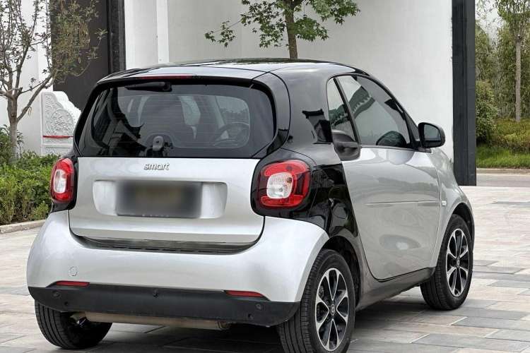 Used smart fortwo 2015 1.0L 52 kW Hardtop Passion Edition Exterior 4