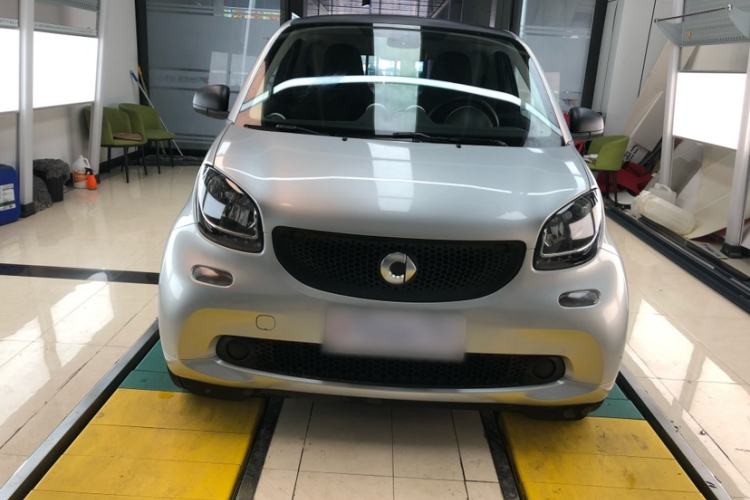 Used smart fortwo 2015 1.0L 52 kW hardtop Dynamic version Exterior 4