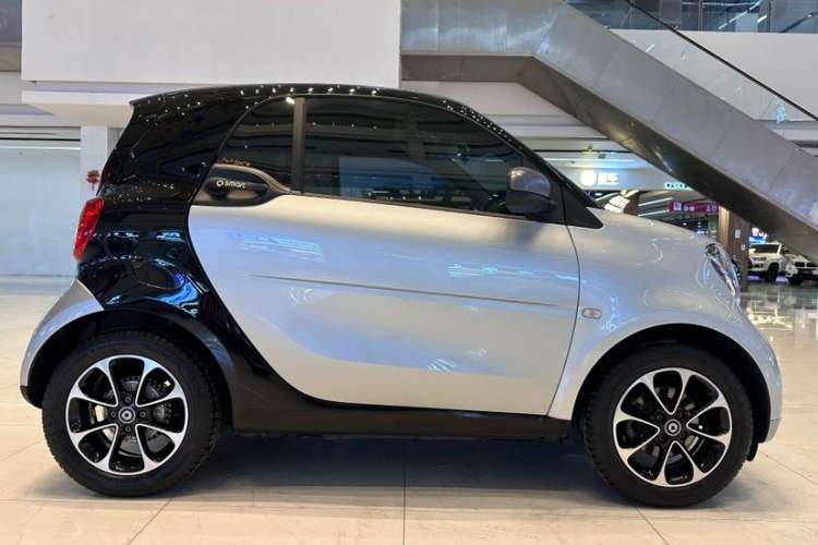 Used smart fortwo 2015 1.0L 52 kW Hardtop Passion Edition Exterior 5