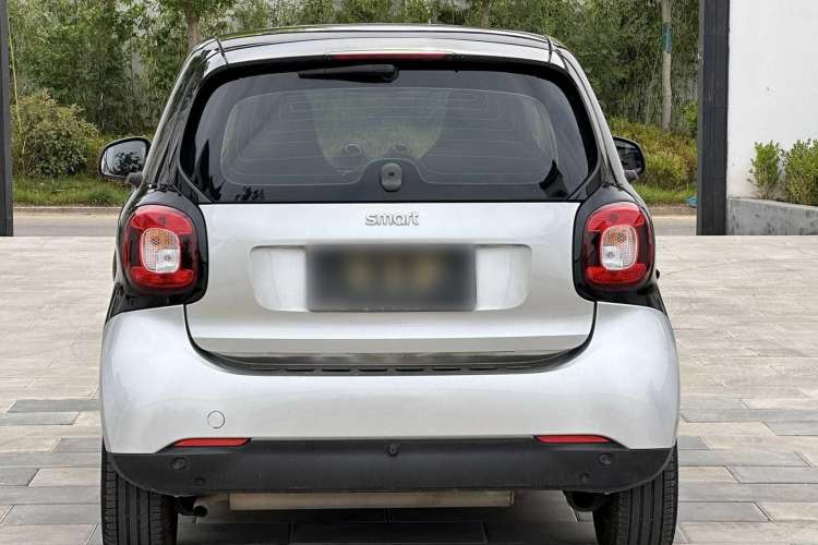 Used smart fortwo 2015 1.0L 52 kW Hardtop Passion Edition Exterior 5