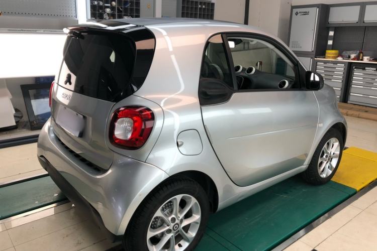 Used smart fortwo 2015 1.0L 52 kW hardtop Dynamic version Exterior 5