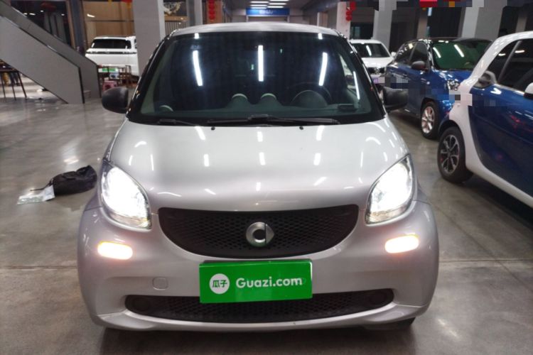 Used smart fortwo 2015 1.0L 52 kW hardtop Dynamic version Front
