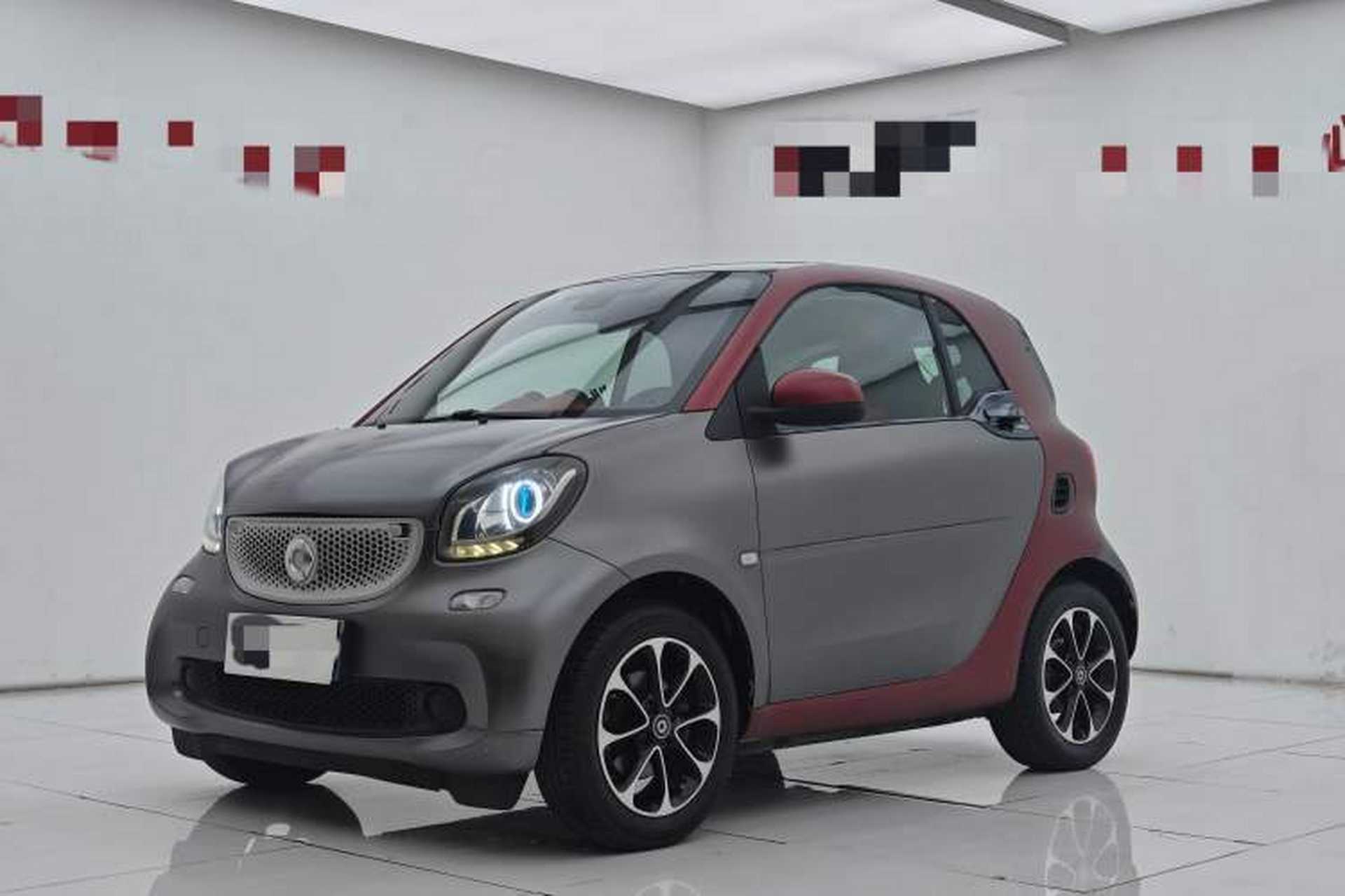 Used smart fortwo 2015 1.0L 52 kW Hardtop Passion Edition Front Left 45 Deg