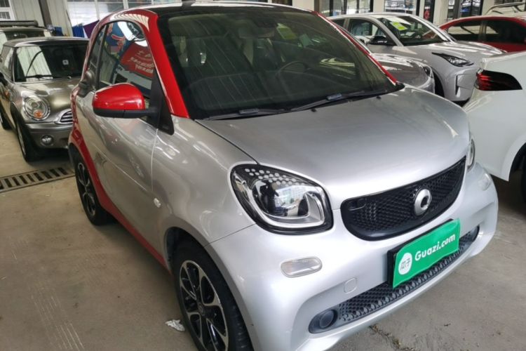 Used smart fortwo 2015 1.0L 52 kW Hardtop Passion Edition Front Right 45 Deg