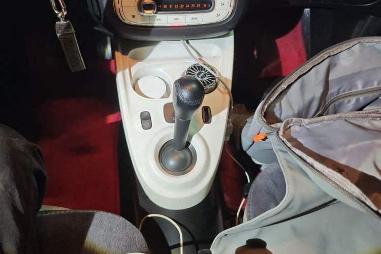 Used smart fortwo 2015 1.0L 52 kW Hardtop Passion Edition Gear Lever