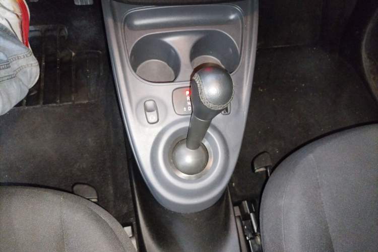 Used smart fortwo 2015 1.0L 52 kW hardtop Dynamic version Gear Lever