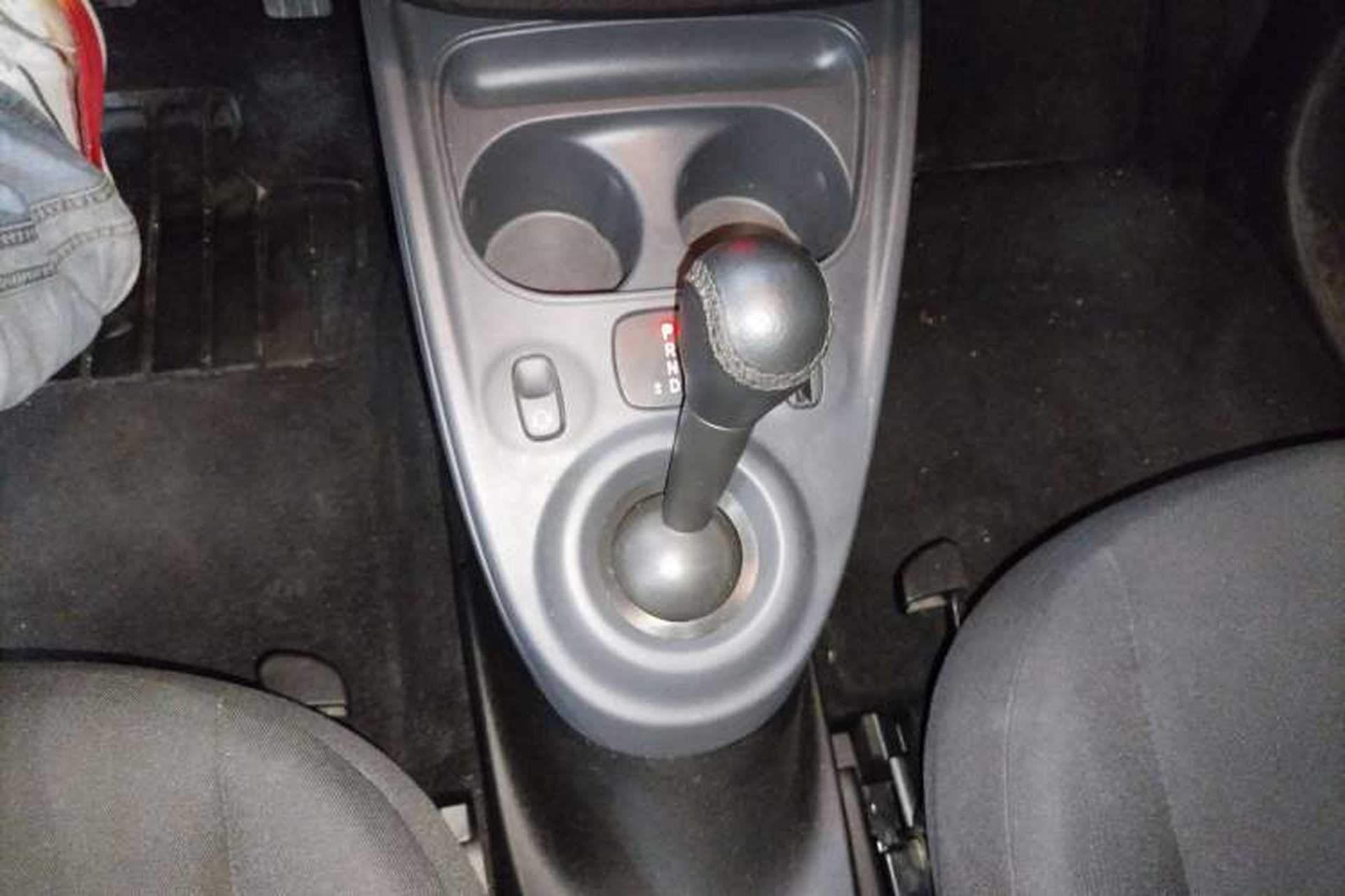 Used smart fortwo 2015 1.0L 52 kW hardtop Dynamic version Gear Lever