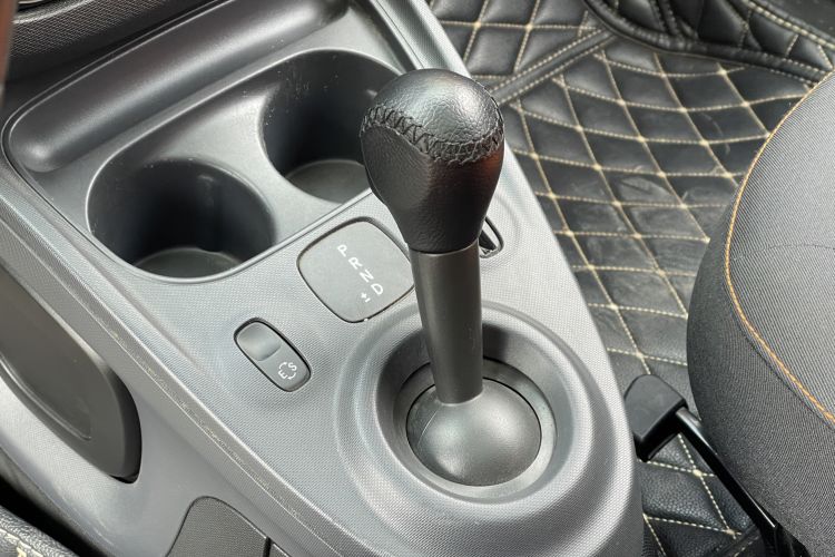 Used smart fortwo 2015 1.0L 52 kW Hardtop Passion Edition Gear Lever