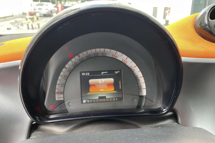 Used smart fortwo 2015 1.0L 52 kW Hardtop Passion Edition Instrument Cluster