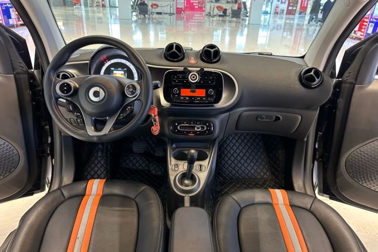 Used smart fortwo 2015 1.0L 52 kW Hardtop Passion Edition Interior 1