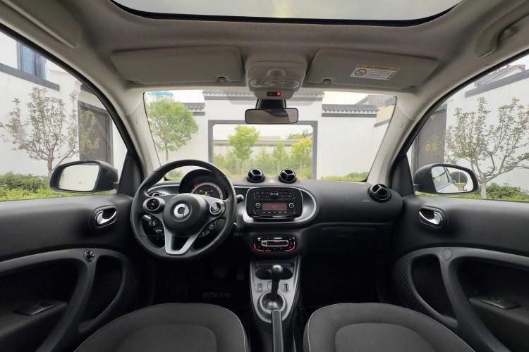 Used smart fortwo 2015 1.0L 52 kW Hardtop Passion Edition Interior 2