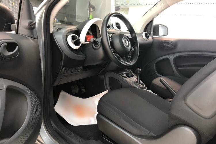 Used smart fortwo 2015 1.0L 52 kW hardtop Dynamic version Interior 2