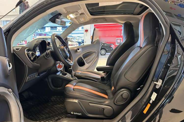 Used smart fortwo 2015 1.0L 52 kW Hardtop Passion Edition Interior 3