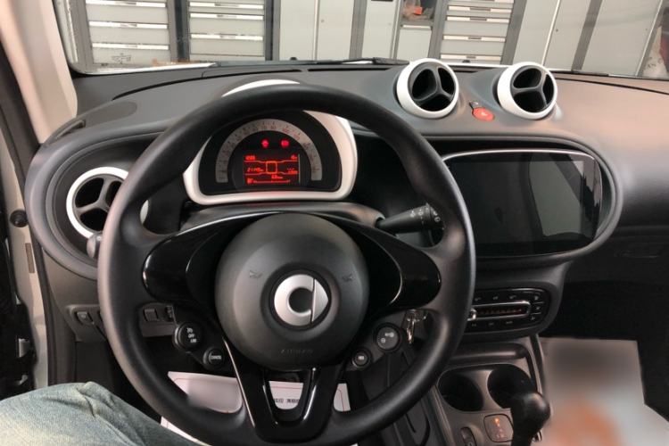 Used smart fortwo 2015 1.0L 52 kW hardtop Dynamic version Interior 3