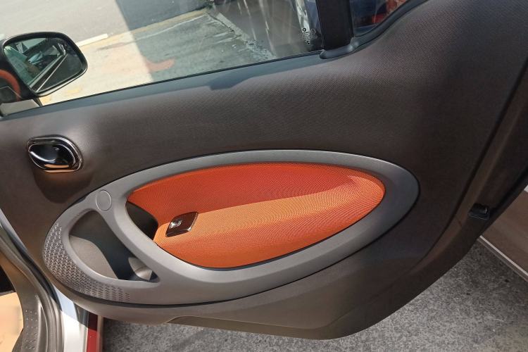Used smart fortwo 2015 1.0L 52 kW Hardtop Passion Edition Interior 5