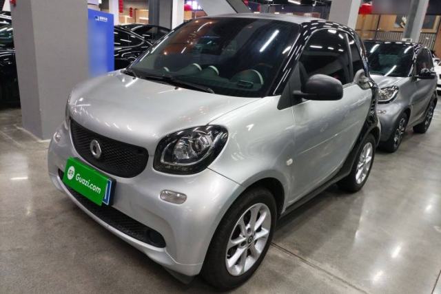 smart fortwo 2015 1.0L 52 kW hardtop Dynamic version مستعملة