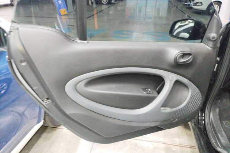 Used smart fortwo 2015 1.0L 52 kW hardtop Dynamic version Left Front Door Interior