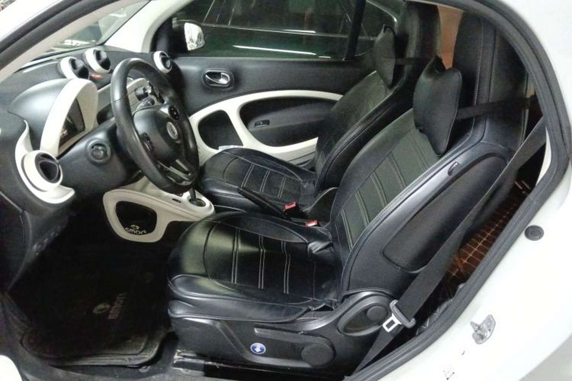 Used smart fortwo 2015 1.0L 52 kW Hardtop Passion Edition Left Front Seat