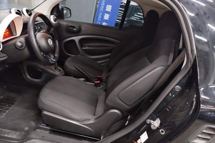 Used smart fortwo 2015 1.0L 52 kW hardtop Dynamic version Left Front Seat
