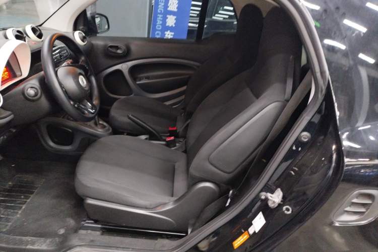 Used smart fortwo 2015 1.0L 52 kW hardtop Dynamic version Left Rear Seat