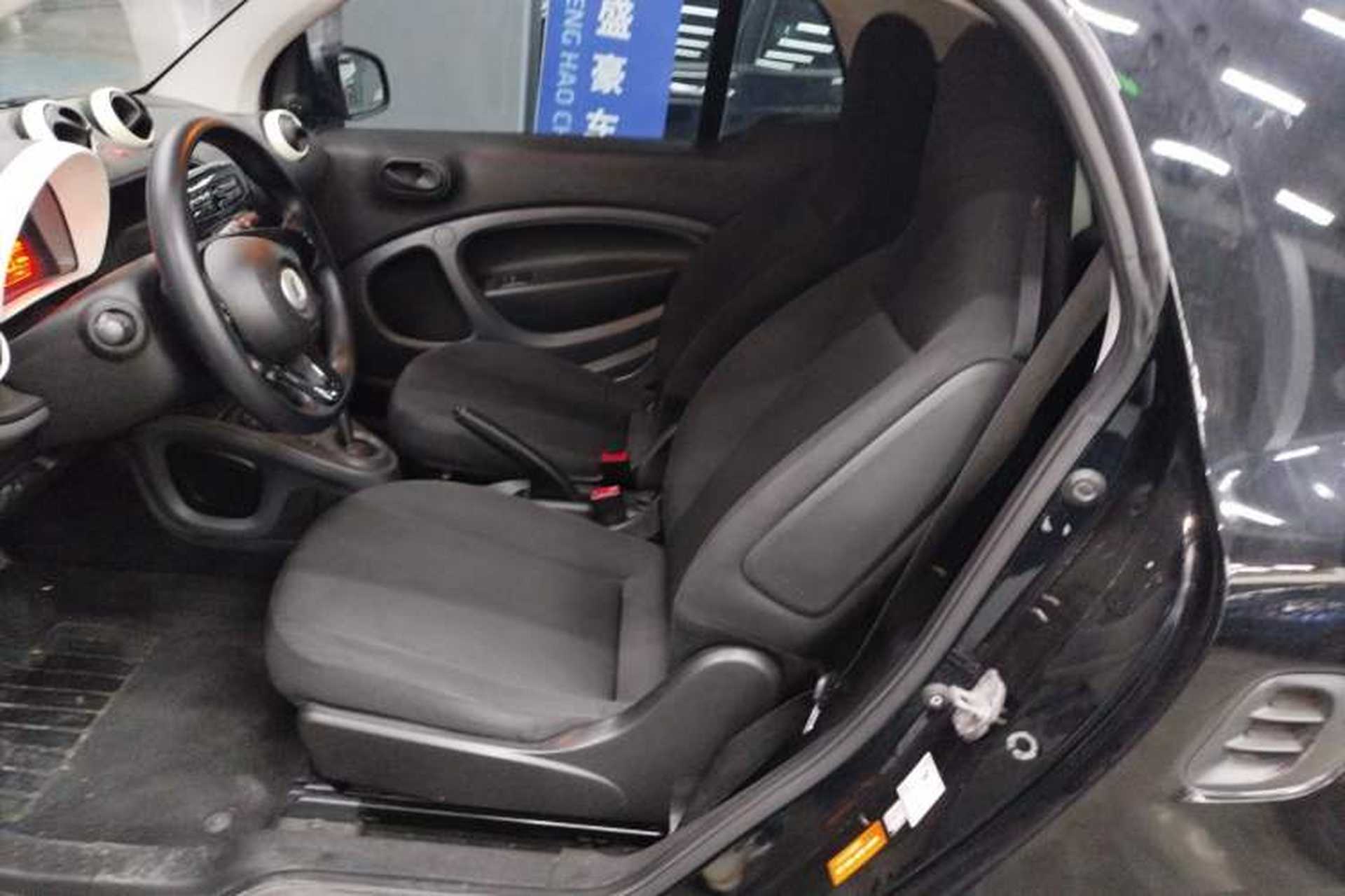 Used smart fortwo 2015 1.0L 52 kW hardtop Dynamic version Left Rear Seat