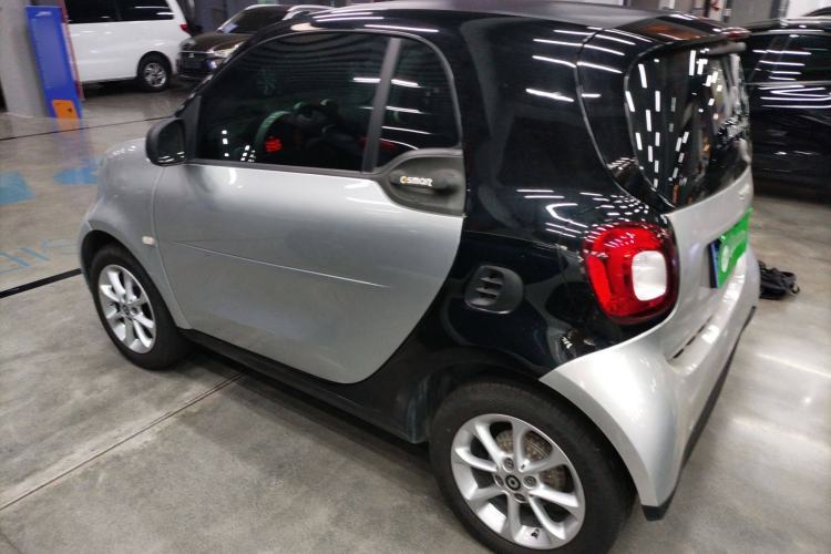 Used smart fortwo 2015 1.0L 52 kW hardtop Dynamic version Left Side