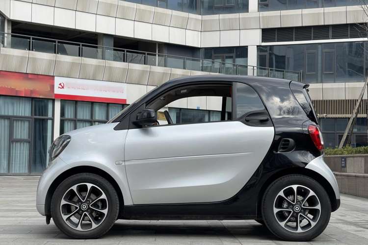 Used smart fortwo 2015 1.0L 52 kW Hardtop Passion Edition Left Side