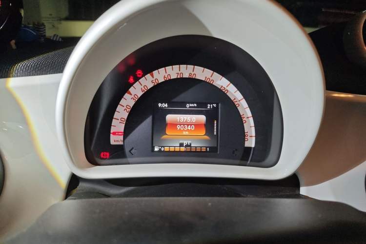 Used smart fortwo 2015 1.0L 52 kW Hardtop Passion Edition Odometer Close Up