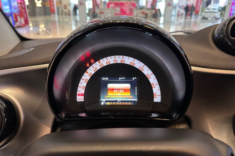 Used smart fortwo 2015 1.0L 52 kW Hardtop Passion Edition Odometer Close Up