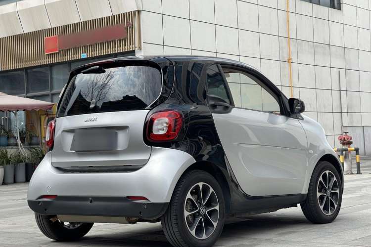 Used smart fortwo 2015 1.0L 52 kW Hardtop Passion Edition Rear Right 45 Deg