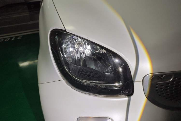 Used smart fortwo 2015 1.0L 52 kW Hardtop Passion Edition Right Front Headlight