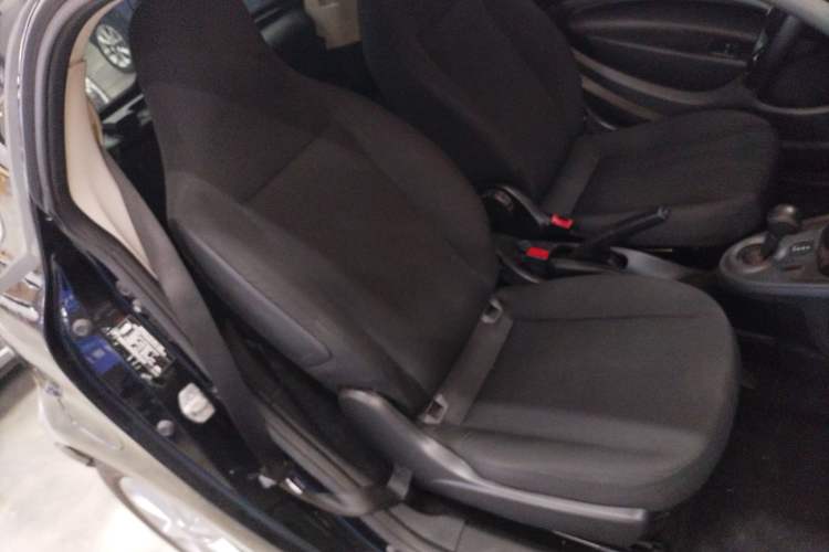 Used smart fortwo 2015 1.0L 52 kW hardtop Dynamic version Right Front Seat