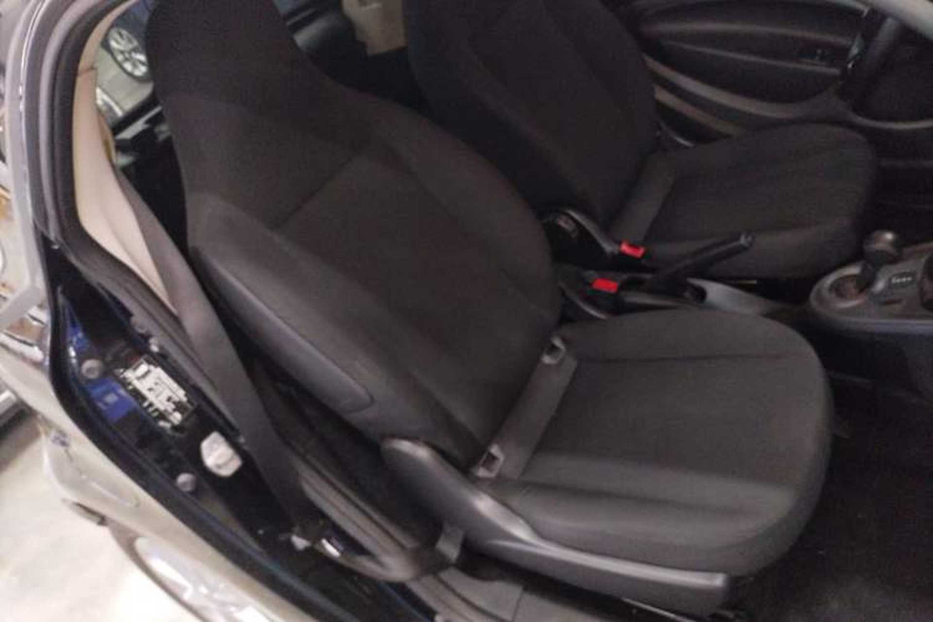 Used smart fortwo 2015 1.0L 52 kW hardtop Dynamic version Right Front Seat