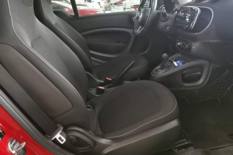 Used smart fortwo 2015 1.0L 52 kW Hardtop Passion Edition Right Front Seat