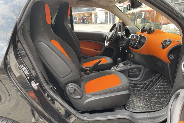 Used smart fortwo 2015 1.0L 52 kW Hardtop Passion Edition Right Front Seat