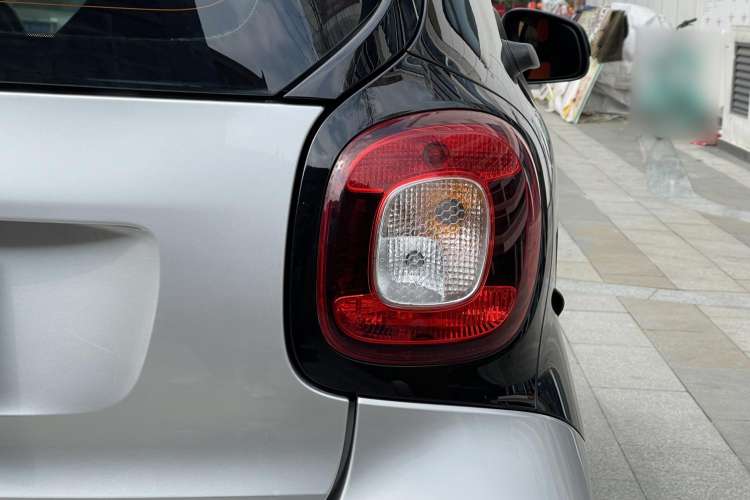 Used smart fortwo 2015 1.0L 52 kW Hardtop Passion Edition Right Rear Taillight