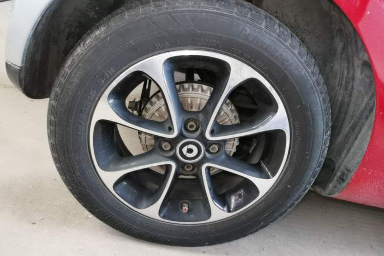 Used smart fortwo 2015 1.0L 52 kW Hardtop Passion Edition Right Rear Wheel Hub