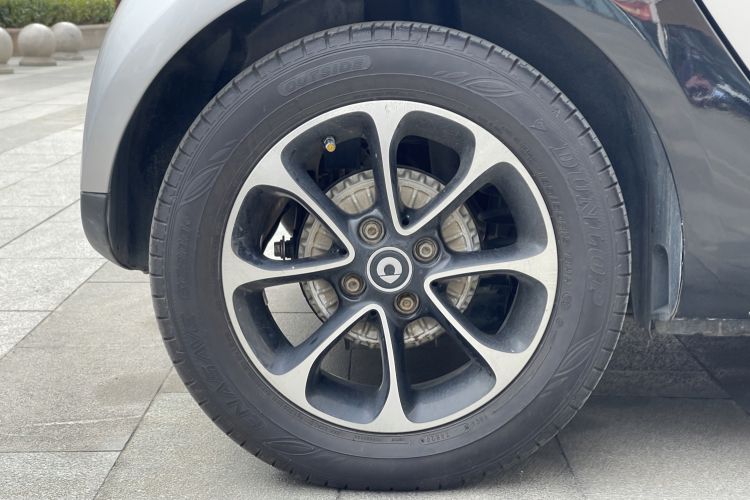Used smart fortwo 2015 1.0L 52 kW Hardtop Passion Edition Right Rear Wheel Hub