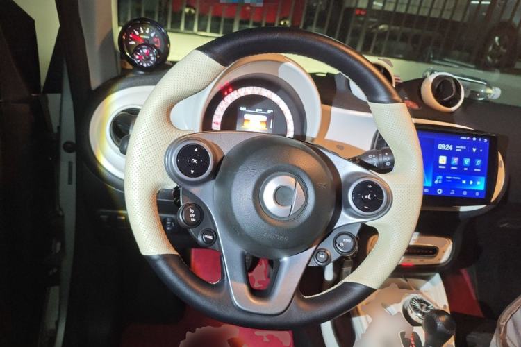 Used smart fortwo 2015 1.0L 52 kW Hardtop Passion Edition Steering Wheel