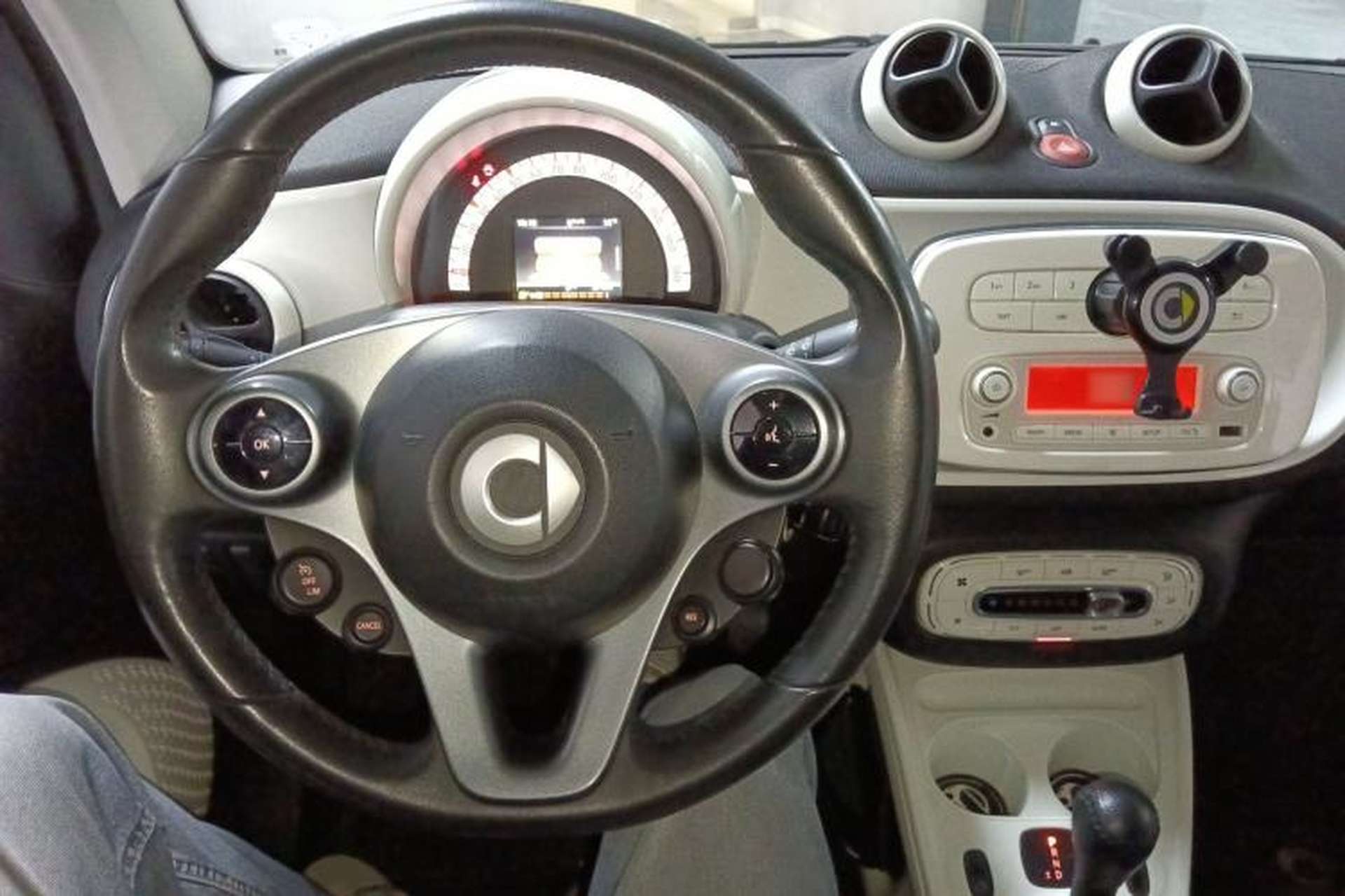 Used smart fortwo 2015 1.0L 52 kW Hardtop Passion Edition Steering Wheel